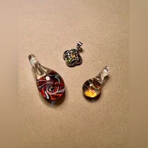 Artisan Glass Pendant Necklace Set and Multistone Silver Toned Pendant